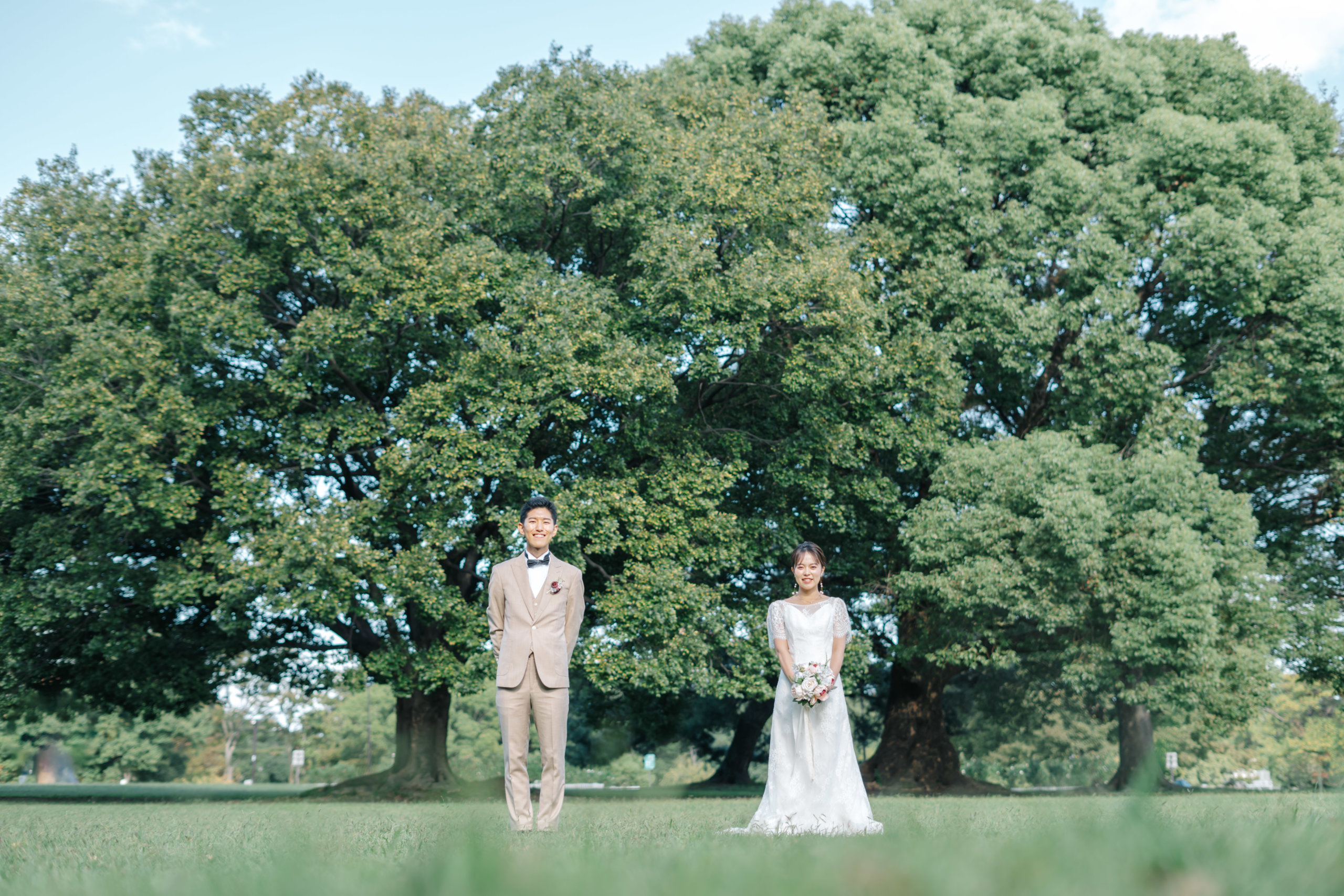 庄内緑地公園で撮った洋装結婚写真