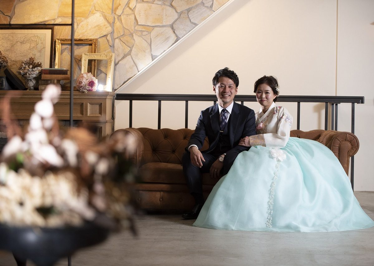 Cute wedding photos in traditional Korean attire ♡
