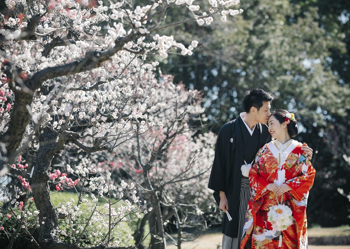 A Japanese-style location photoshoot where you can feel the plum blossoms and the season!