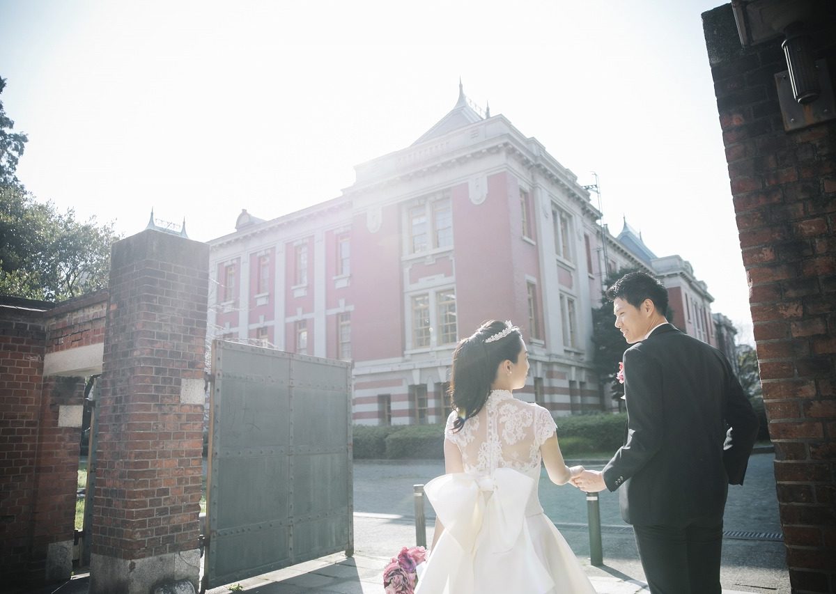 Dramatic wedding photos ♡ in the City Hall Archives!