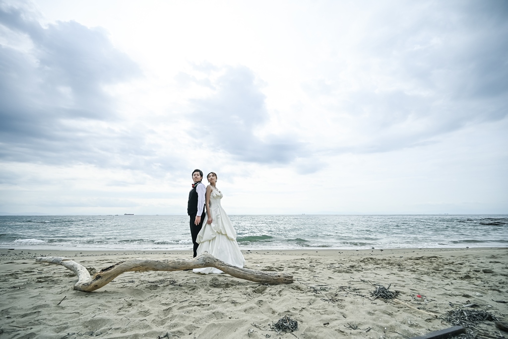 With the majestic ocean as your backdrop! Romantic beach photos ♡