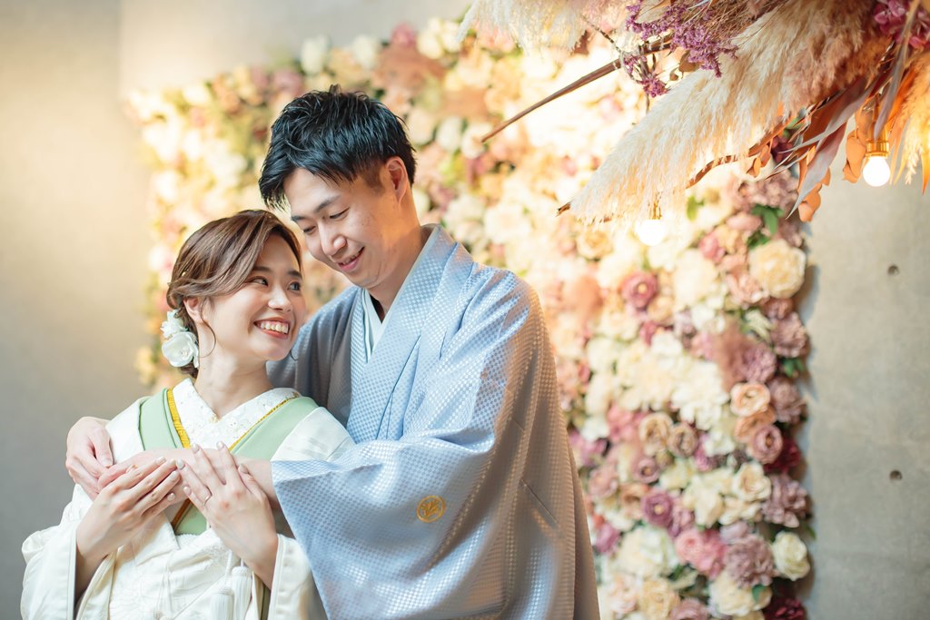 Studio shooting in fashionable white kimono coordination