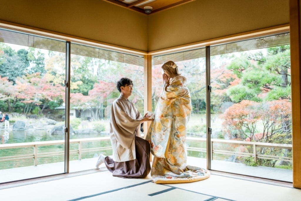 Stunning kimono photos brought to life with radiant fall foliage and chic modern coordination ☆彡