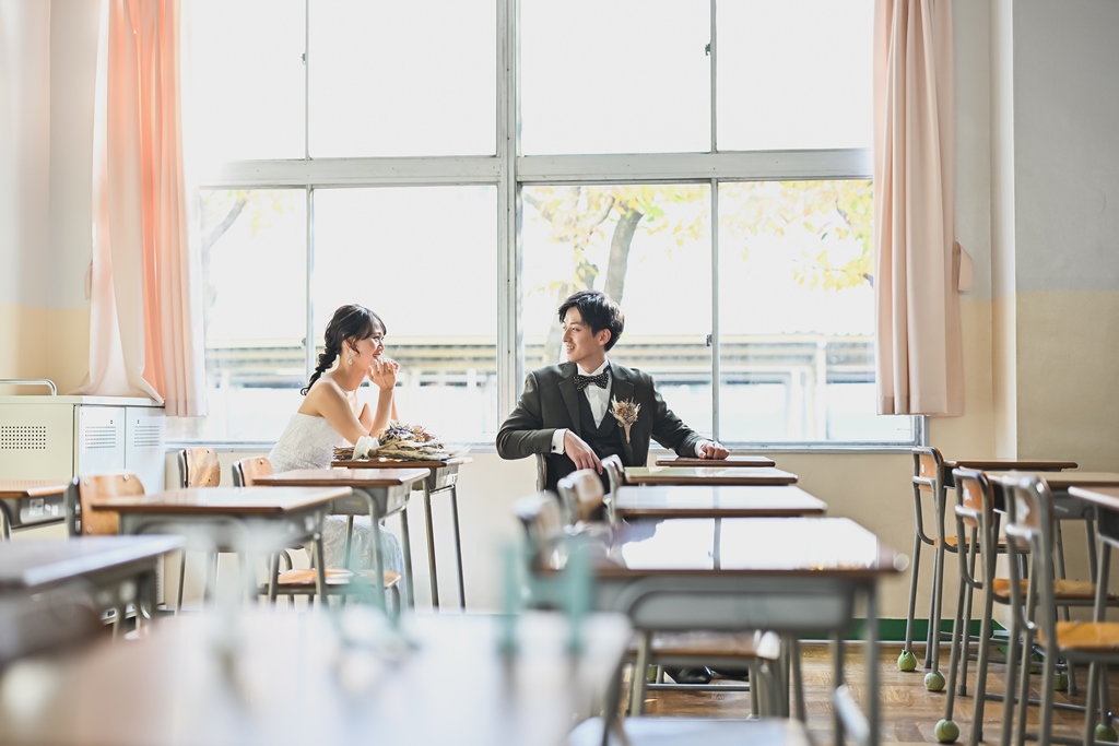 A wedding photo at my beloved alma mater, filled with memories and dreams come true. ♡