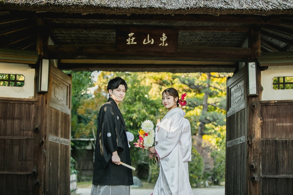 Bring your own flower bouquet and leave your memories at Higashiyama Villa.