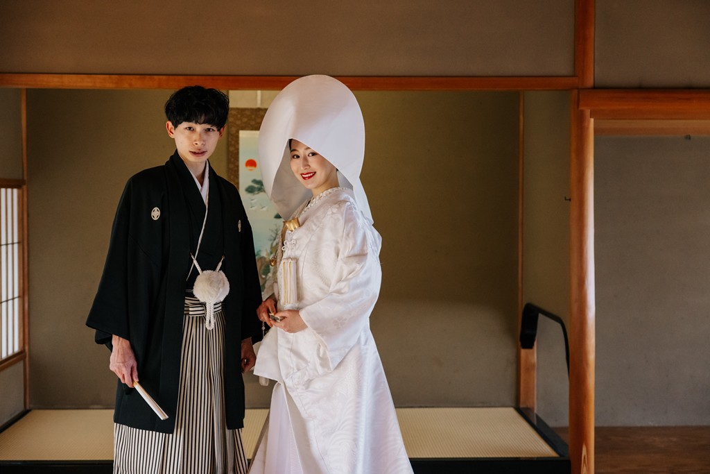 Enjoy wedding photos at Shiratori Garden.