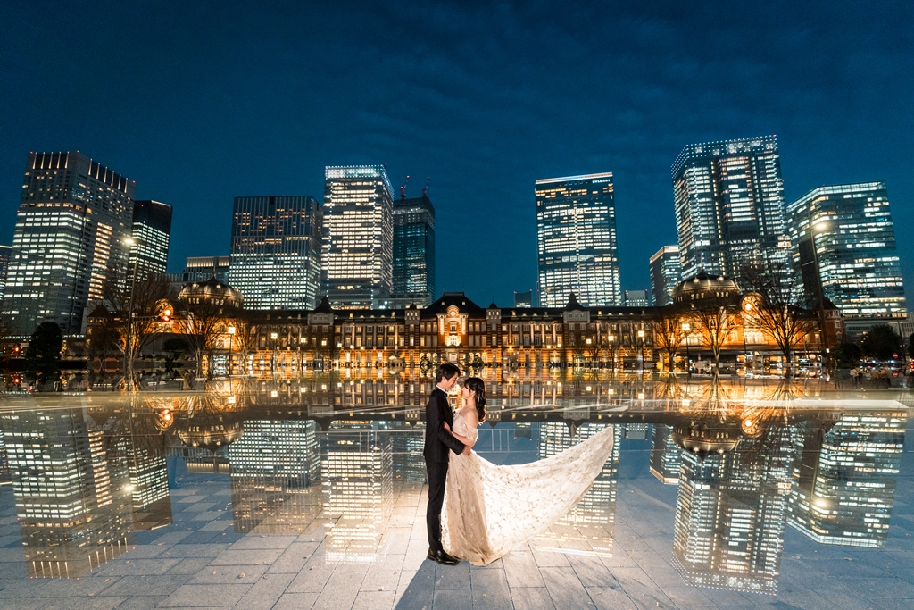 Tokyo station reflection photography.