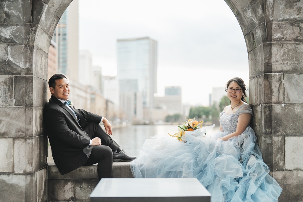 Wrapped in a blue dress… ♡ One of the most beautiful moments in the world that Tokyo Station admired