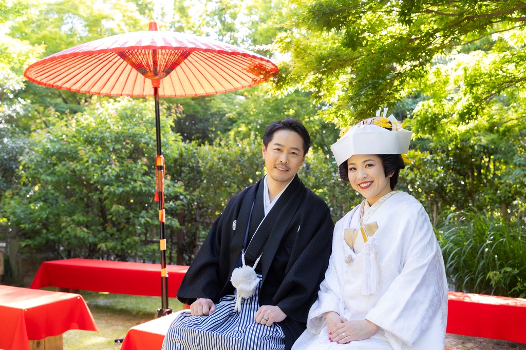 Once-in-a-lifetime photo shoot in white kimono and Japanese hair.