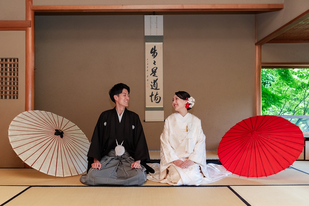 With Every Click, the World Transformed. A Kimono Story Told at Mejiro Garden