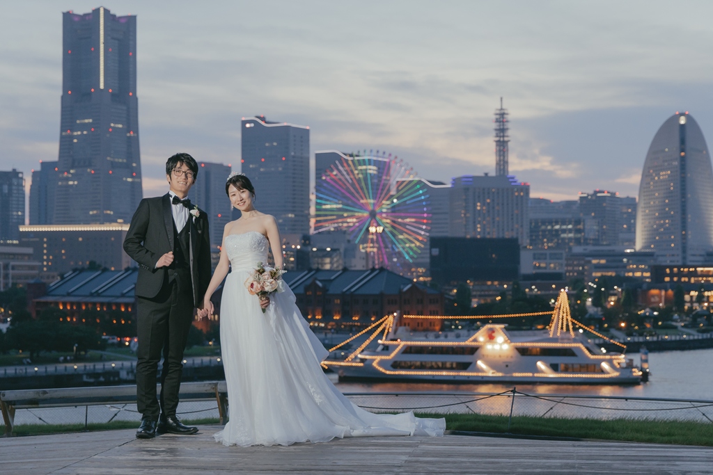 Elegant and romantic — a night wedding shoot in Yokohama ♡
