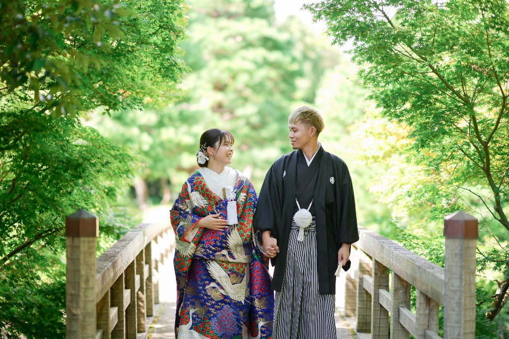 A Scene Like a Japanese Scroll Painting – A Perfect Stage for Traditional Attire at Shiratori Garden