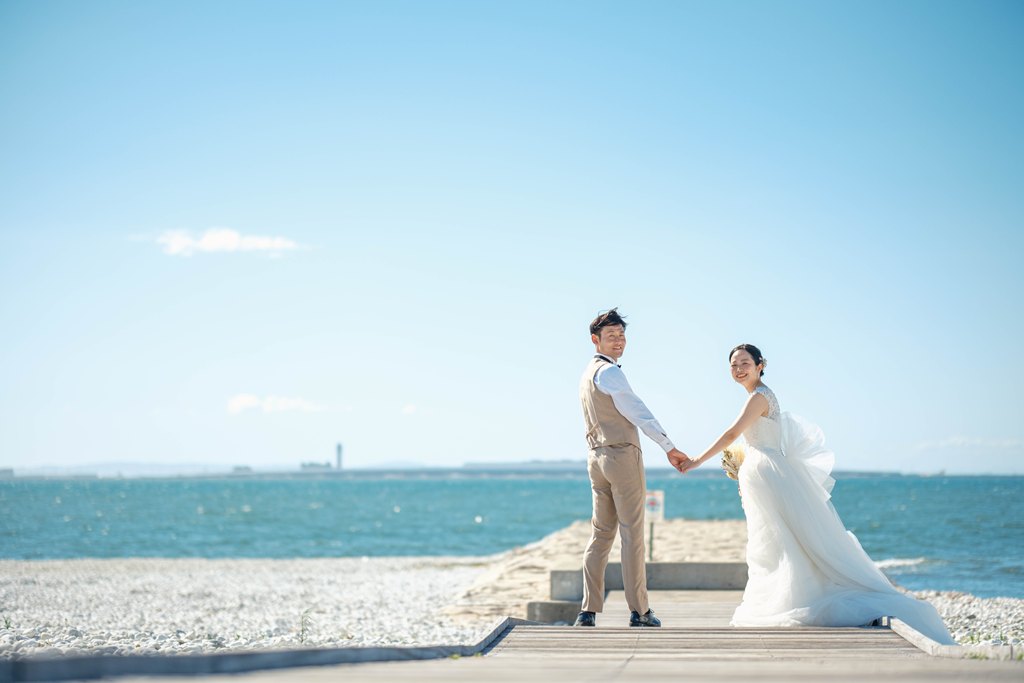 A Beachfront Photoshoot Trending on SNS: Your Dream Pre-Wedding Shoot at Marble Beach