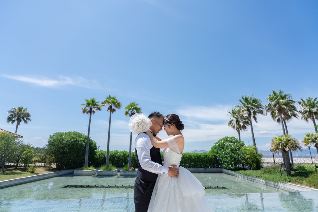 A New Style of Pre-Wedding Photography in Western Attire, Captured in a Sacred Space