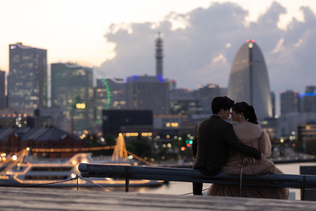 A Magical Night Wedding Photo Shoot at the Sparkling Osanbashi Pier