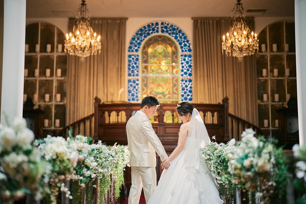 A Dreamlike Overseas Wedding Vibe ♡ Capturing Elegant Chapel Photos in Western Attire