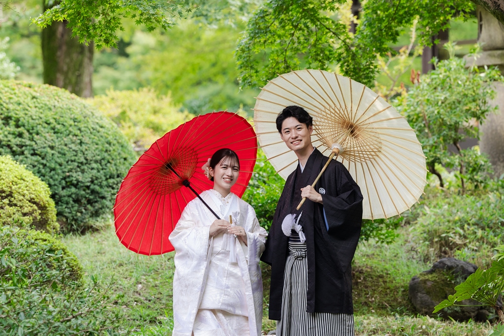 Found a Warm Moment Just for the Two of You in a Serene Garden