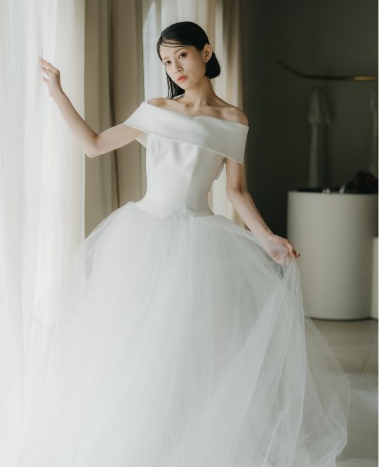 Princess Line style wedding dress (DR03): available at our Tokyo Omotesando studio for a pre-wedding photoshoot in Japan.