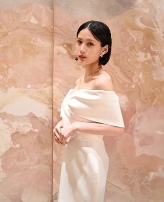 Slender Line style wedding dress (AS02): available at our Tokyo St. studio for a pre-wedding photoshoot in Japan.