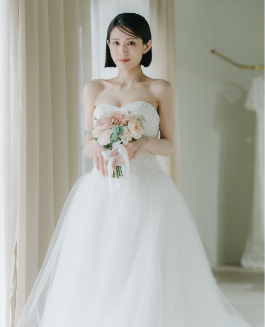 Bell Line style wedding dress (DR05): available at our Tokyo Omotesando studio for a pre-wedding photoshoot in Japan.