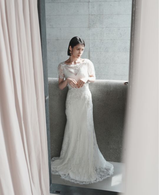 Slender Line style wedding dress (DC03): available at our Tokyo Omotesando studio for a pre-wedding photoshoot in Japan.