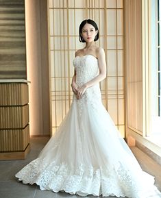 A-Line style wedding dress (AR06): available at our Tokyo St. studio for a pre-wedding photoshoot in Japan.