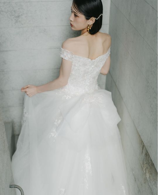 Princess Line style wedding dress (DR17): available at our Tokyo Omotesando studio for a pre-wedding photoshoot in Japan.