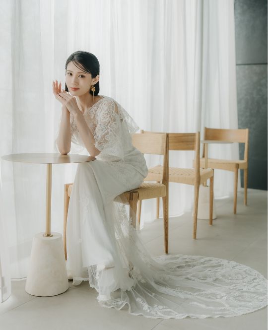 Slender Line style wedding dress (DC01): available at our Tokyo Omotesando studio for a pre-wedding photoshoot in Japan.