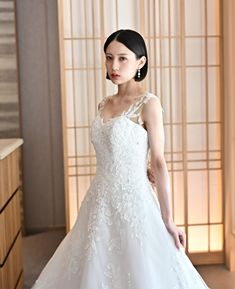 A-Line style wedding dress (AR04): available at our Tokyo St. studio for a pre-wedding photoshoot in Japan.