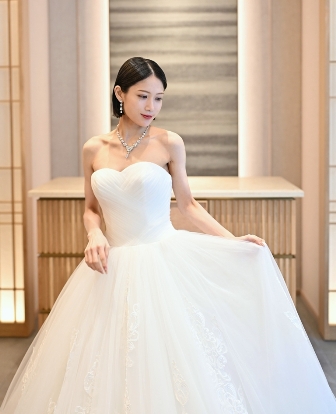 A-Line style wedding dress (AR01): available at our Tokyo St. studio for a pre-wedding photoshoot in Japan.