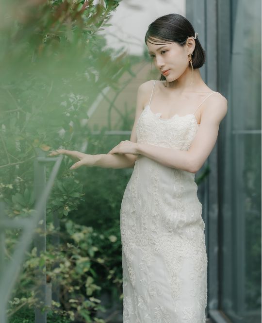 Slender Line style wedding dress (DE03): available at our Tokyo Omotesando studio for a pre-wedding photoshoot in Japan.