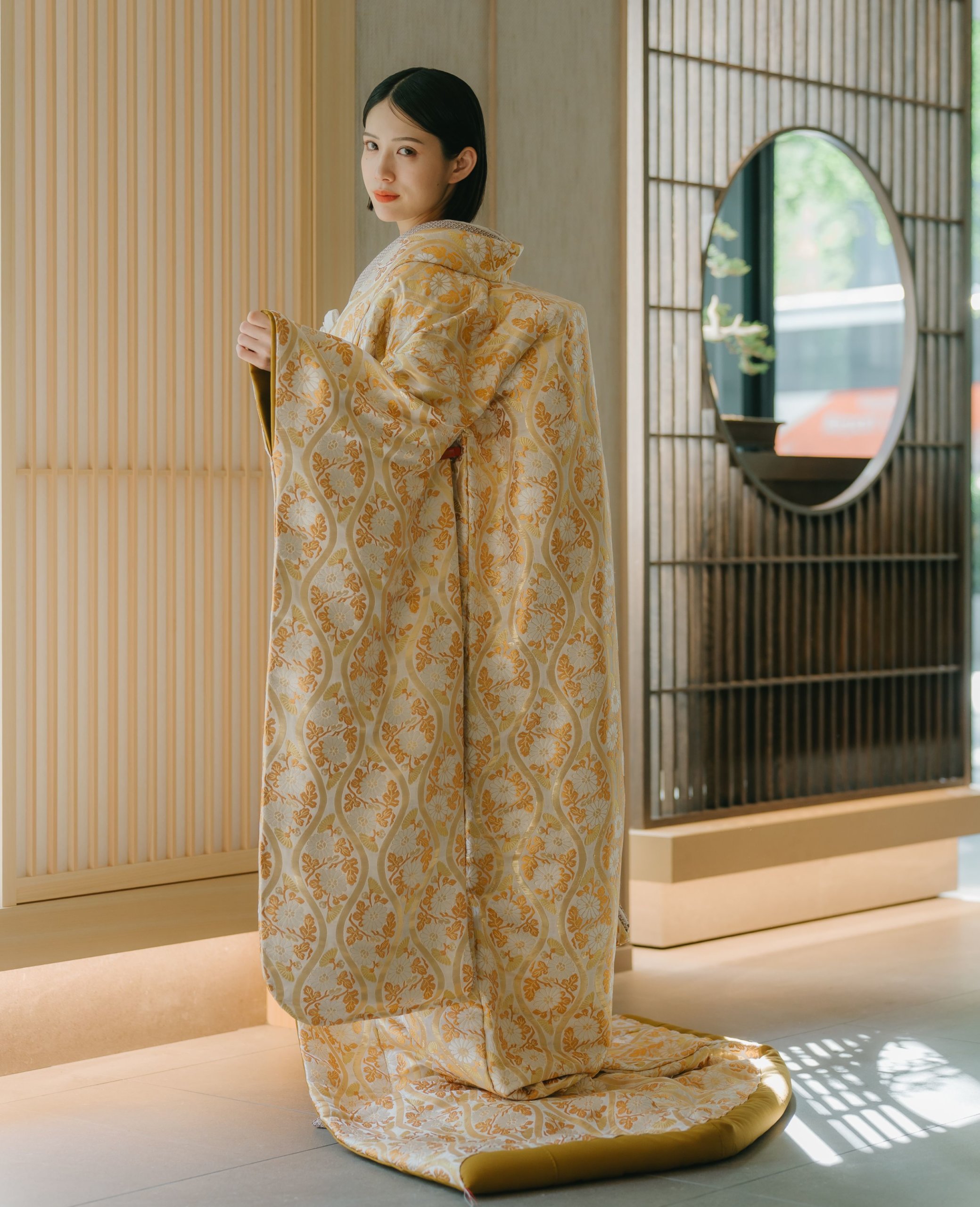 Golden Leaves style irouchikake (coloured wedding kimono) (AR03): available at our Tokyo St. studio for a pre-wedding photoshoot in Japan.