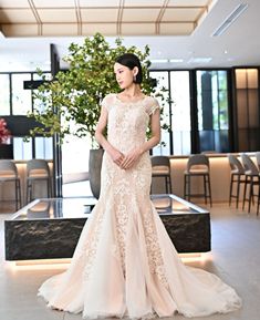 Mermaid Line style wedding dress (AE07): available at our Tokyo St. studio for a pre-wedding photoshoot in Japan.