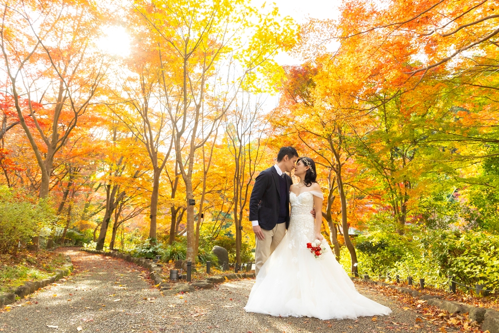 Surrounded by vibrant autumn leaves, smiling for the camera☆彡