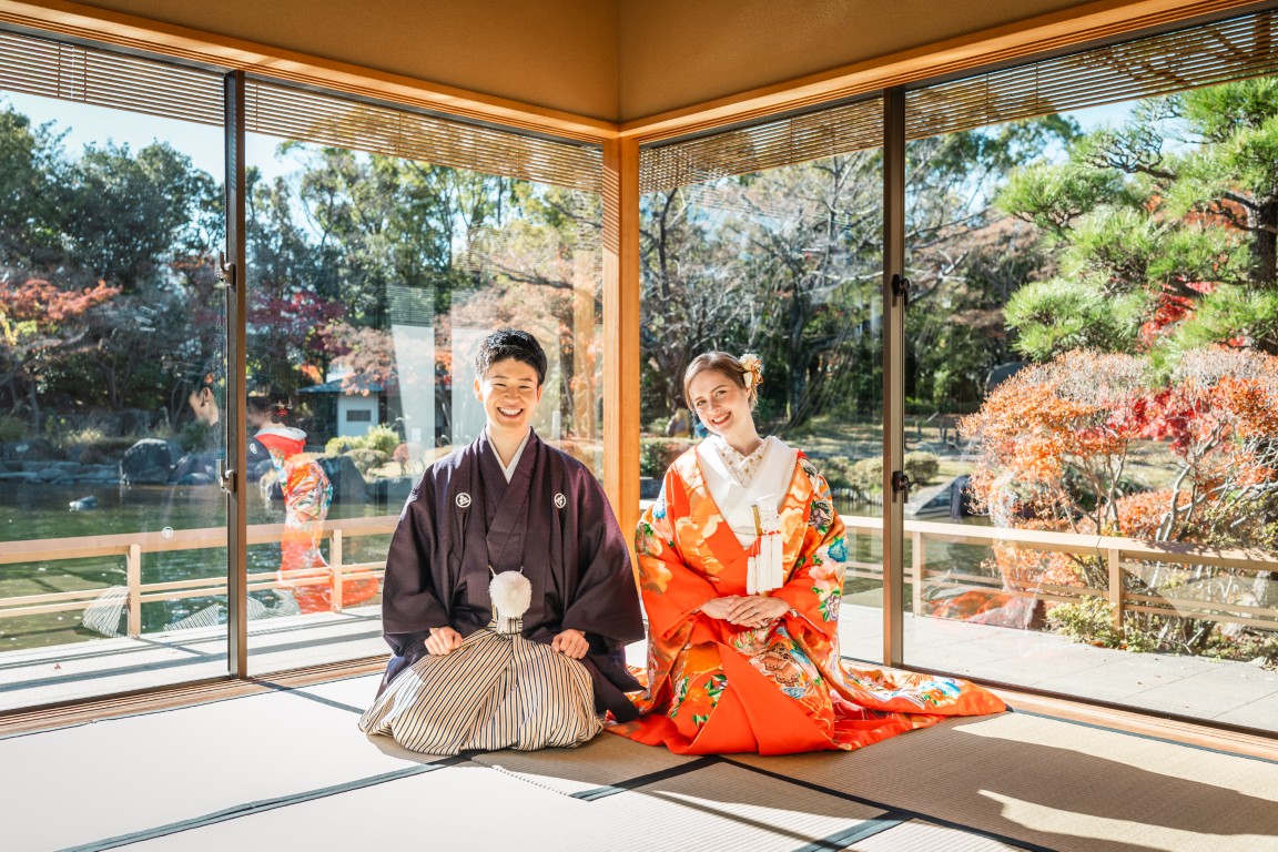 A pre-wedding photoshoot experience where you can capture the special moment you spend in Heisei Garden in natural light and traditional Japanese clothing.
