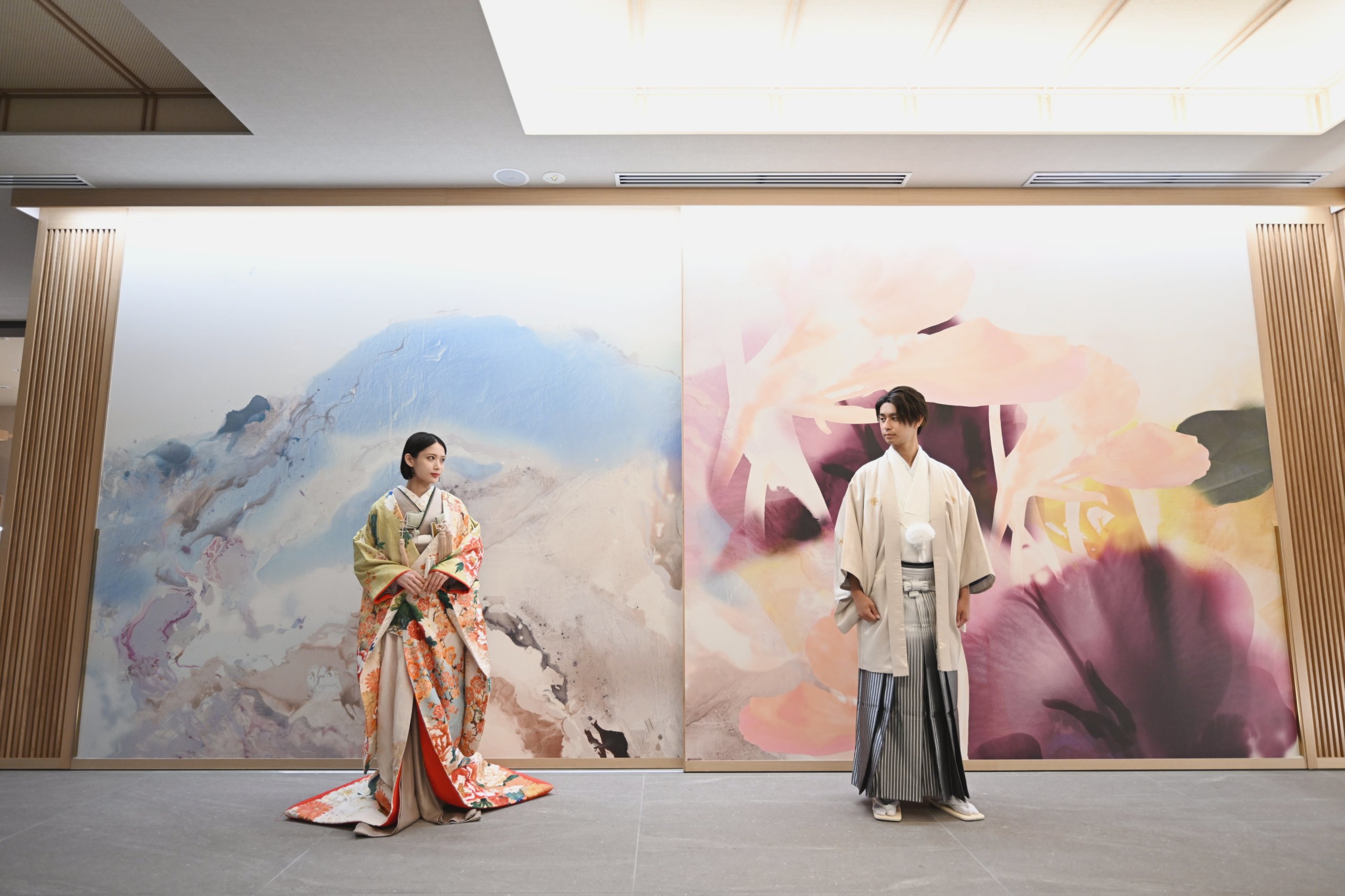 Bride wearing a colorful uchikake kimono in the Wa-Modern studio at Wedding Avenue Tokyo