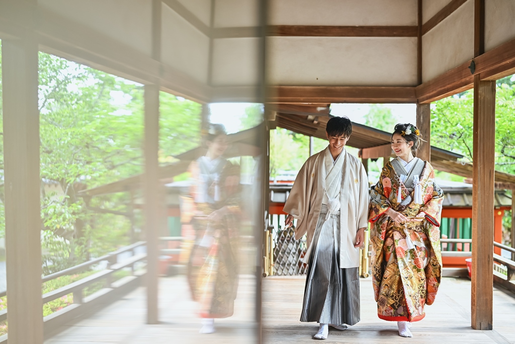 Couple standing hand in hand with their backs to the camera at a Tokyo location shoot