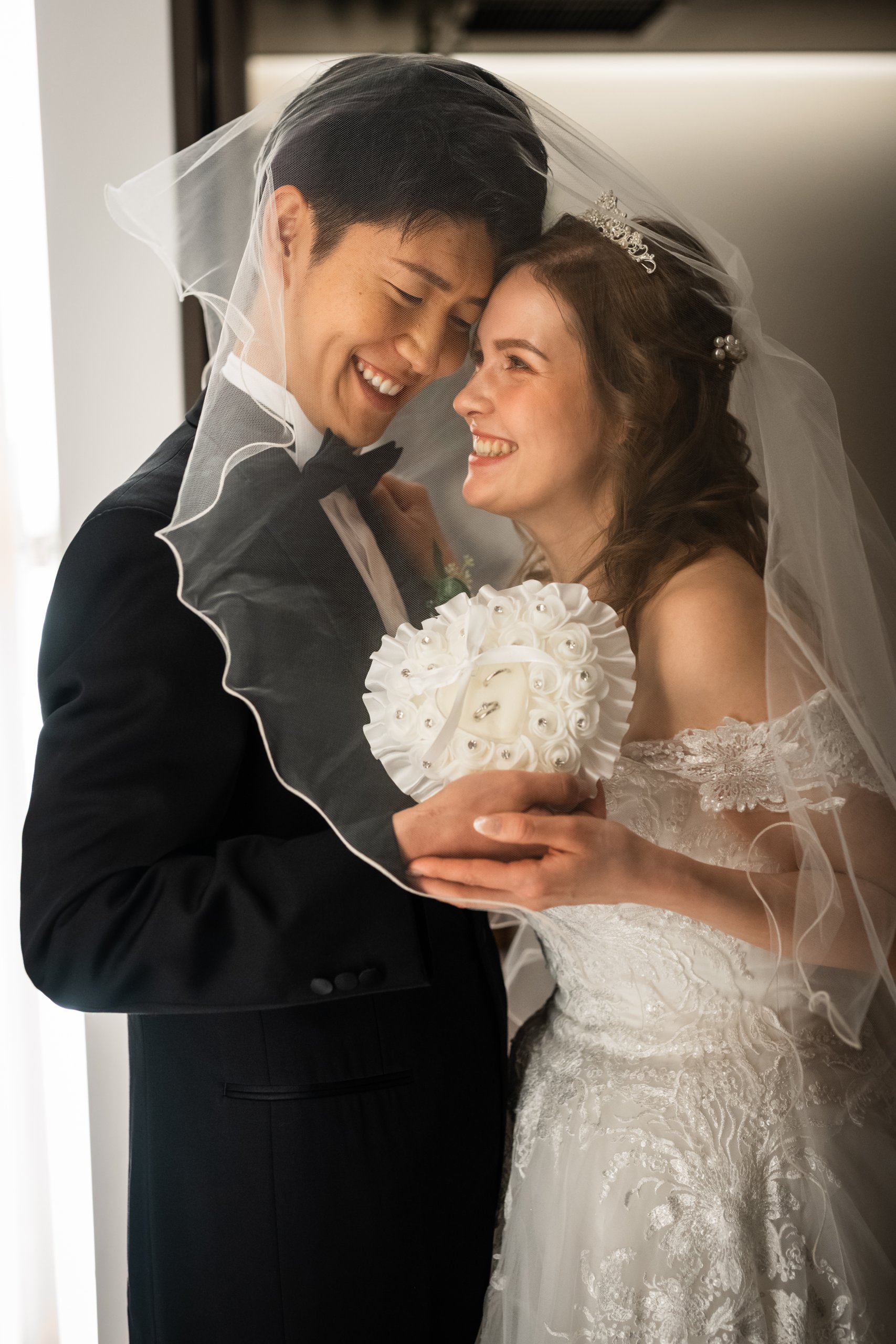 Bride and groom walking together naturally during Tokyo pre-wedding photo shoot