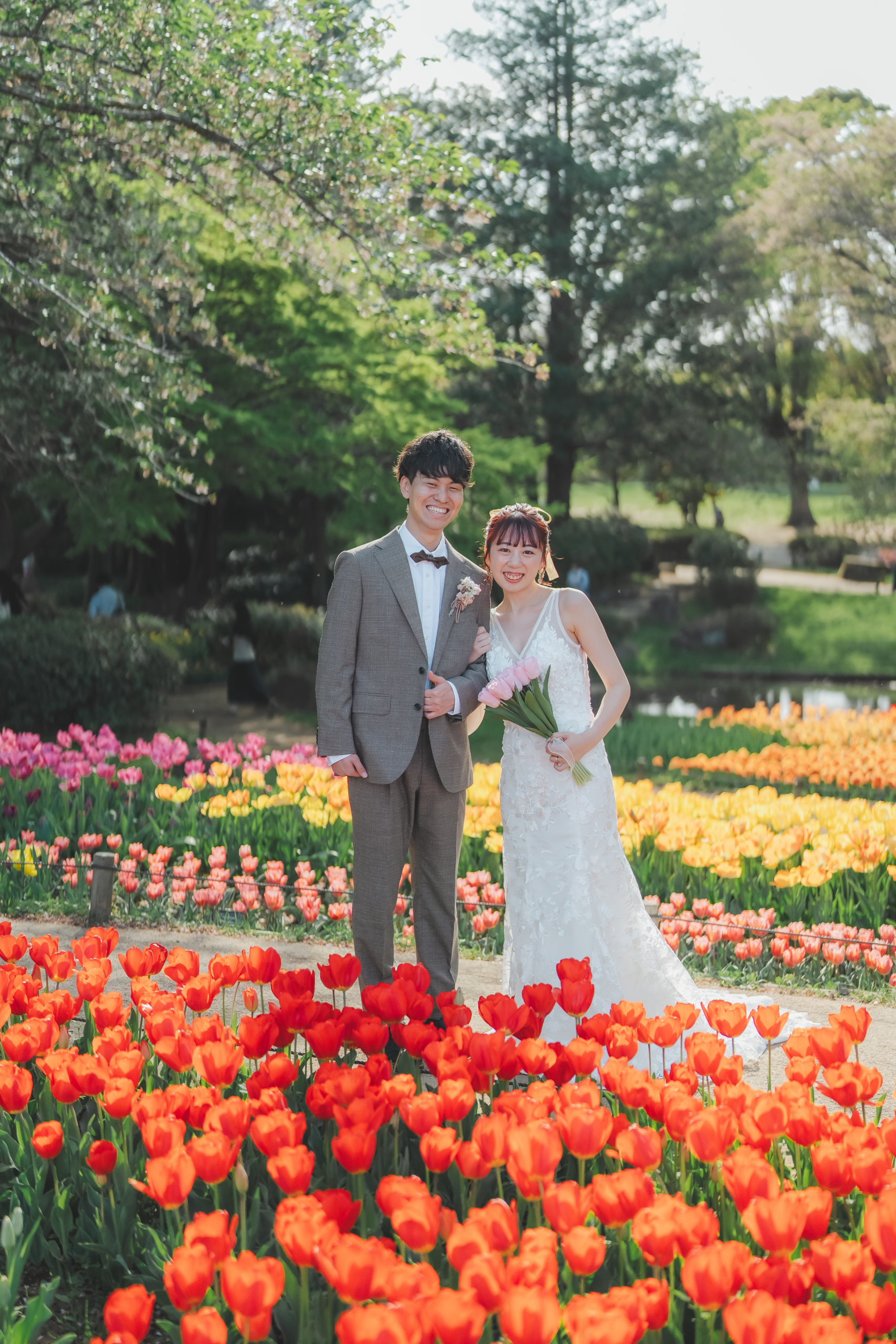Showa Memorial Park flower hill panoramic view — a vast seasonal flower field spreading to the horizon, one of the most spectacular wedding photography backdrops in Japan