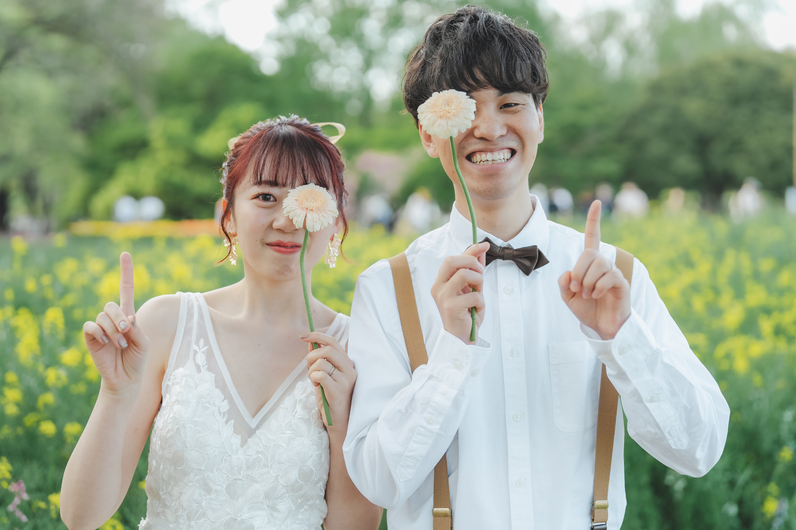 Showa Memorial Park wedding photography session — photographers work with the scale and seasonal color of each location to create images of extraordinary variety and impact