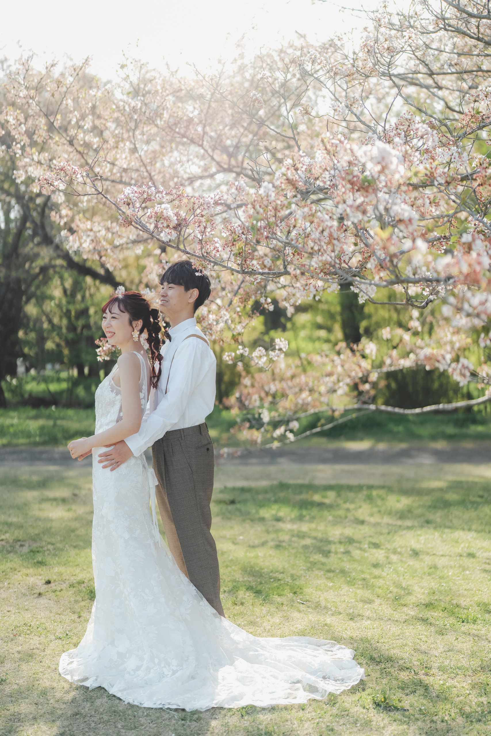 Showa Memorial Park seasonal beauty — cherry blossoms in spring or golden ginkgo avenue in autumn create completely different and spectacular wedding photography environments