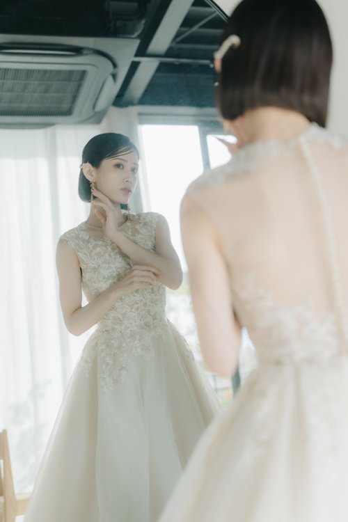 Hair and makeup preparation for Mount Fuji tour