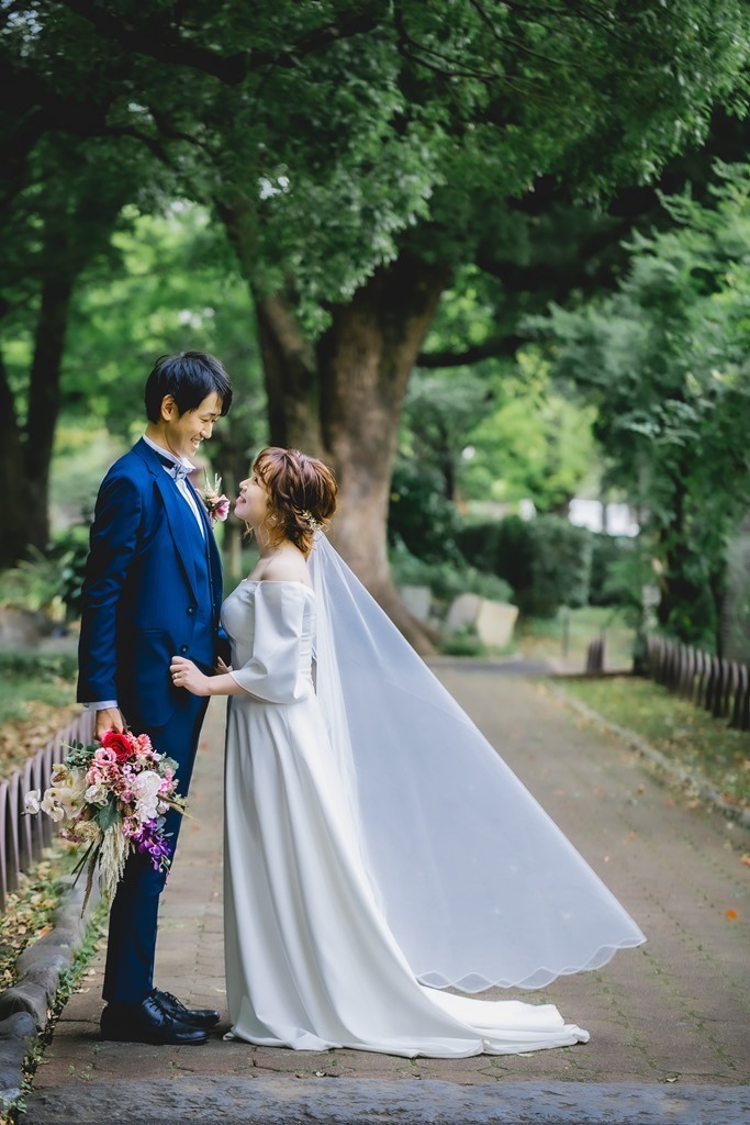 Hibiya Park wedding photography — bride in wedding dress at the classical fountain, the European-influenced park design creating a refined and accessible photography environment