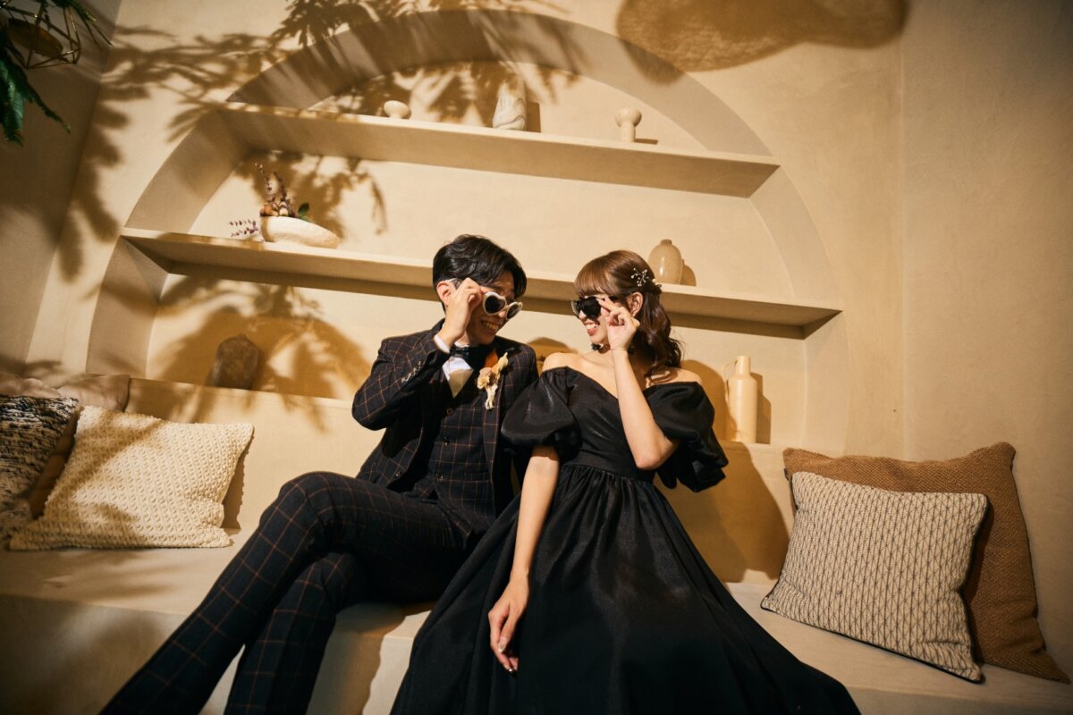 From a Black Dress to the Yokohama Nightscape: A Wedding Photo Shoot in Two Styles