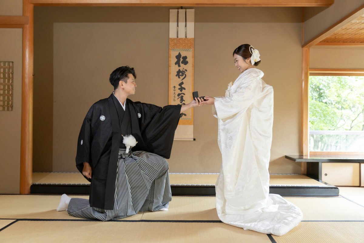 A Special Moment in a Traditional Japanese Room — A Natural Kimono Wedding Photoshoot at Mejiro Garden