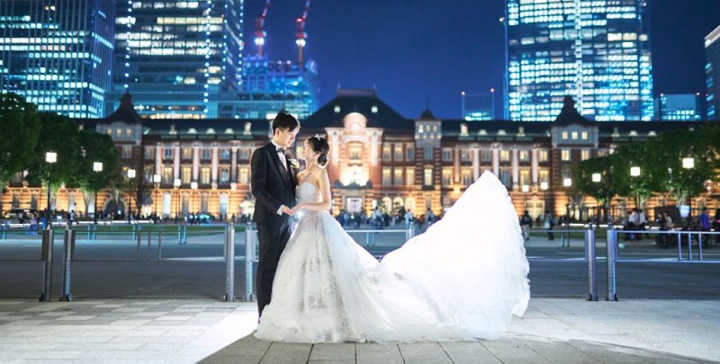 Wedding Avenue Tokyo Station studio lounge interior with a hammock swing and hanging temari balls.