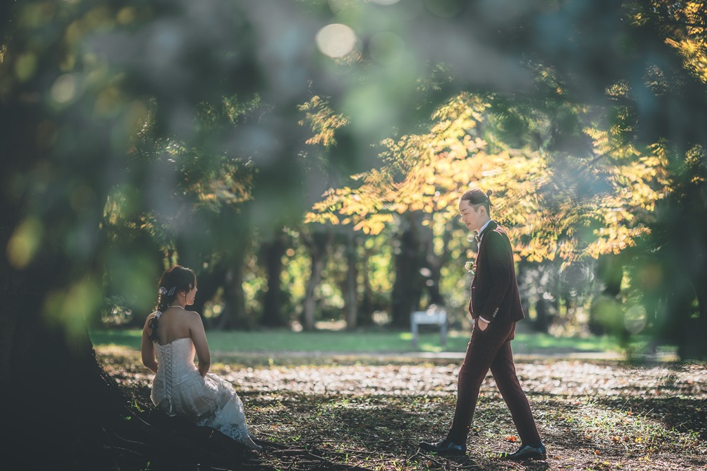 Kinuta Park in Setagaya, Tokyo — lush greenery, open lawns and giant trees create a stunning natural backdrop for wedding photography